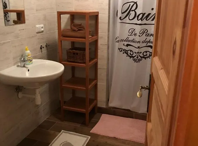 Hradecky Dvur Проживання в сім'ї *