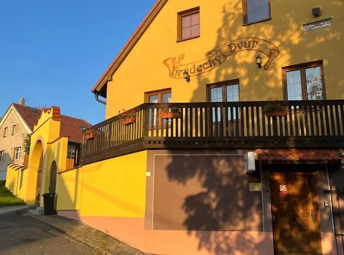 Проживання в сім'ї Hradecky Dvur *